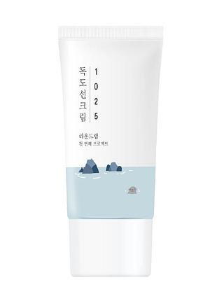 Солнцезащитный крем с морской водой round lab 1025 dokdo sunscreen 50 ml