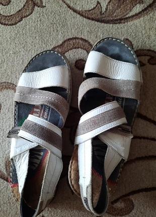 Летняя  обувь.