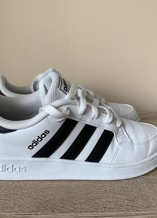 Кросівки жіночі adidas