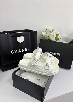 Шльопанці тапочки