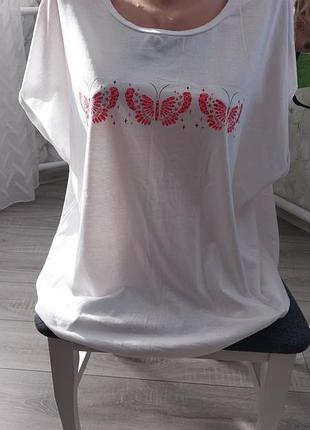 Білосніжна футболка