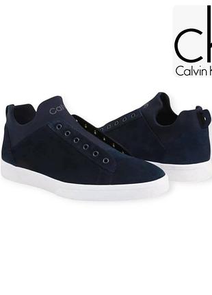 Calvin klein, нові шкіряні (замш) крос, темно синього кольору 
ціна на офіційному сайті більше 6500 грн.