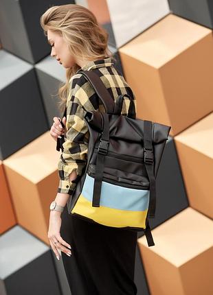 Жіночий рюкзак ролл високої якості українського виробництва, стильний - чорний з прапором україни