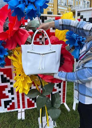 Формат а4. белая - стильная сумка на одно отделение с большим карманом спереди (2550)