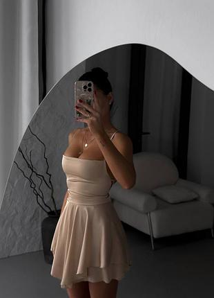 Жіночий комбінезон - сукня у довжині міні з відкритою спиною