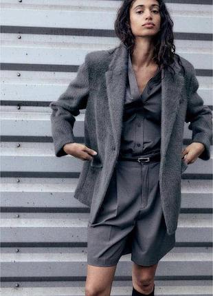 Дуже стильне пальто . нове. zara