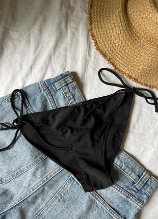 Чорний класичний низ від купальника на завʼязках