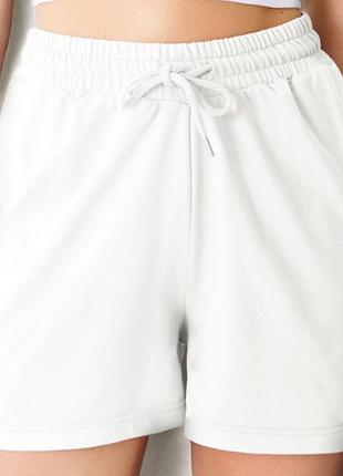 Белые шорты на резинке хлопок ткань