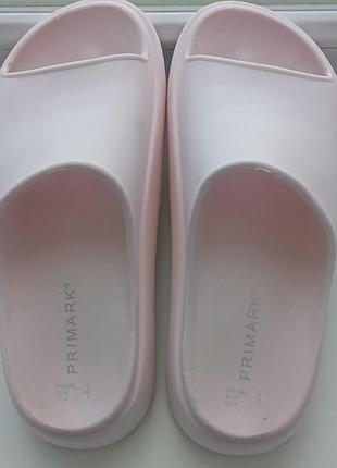 Шльопанці primark