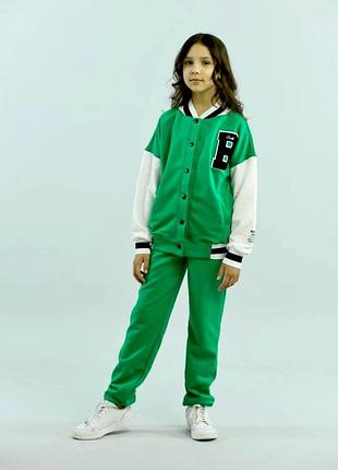 Зеленый костюм для девочки