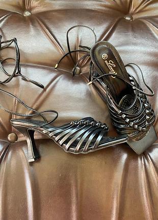 Босоніжки жіночі