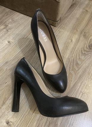 Туфлі на підборах guess розмір 37.