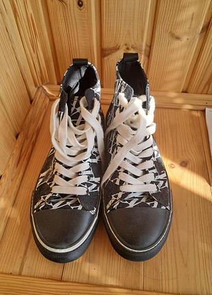 Продам кеды высокие женские