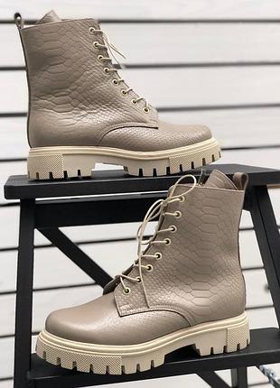 Стильные ботинки  на шнуровке из натуральной кожи кобра