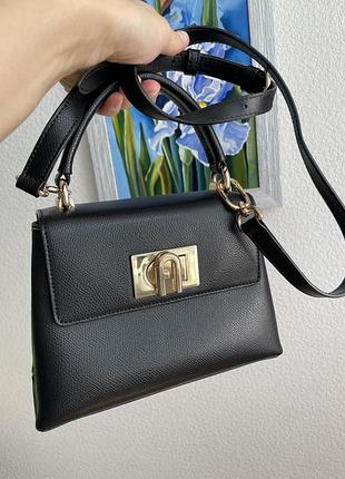 Сумка furla зі шкіри . чорна шкіряна сумочка