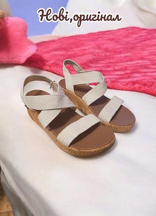 Нові,оригінальні,модні босоніжки skechers arch fit® beverlee - love stays,р.39