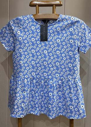 Футболка в наявності.