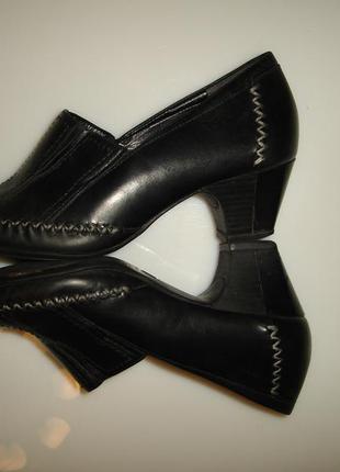 Шкіряні туфлі k від clarks, р 39, устілка 25,5-25,7 см, відмінний стан каблук 5 см1 фото