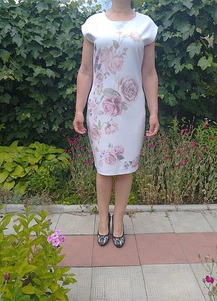 Белое летнее платье миди с розами
