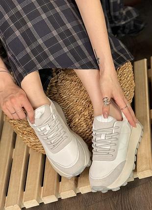 Жіночі кросівки  — стильна класика для кожного дня!