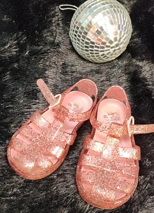 Блестящие босоножки f&amp;f в размере 896 по стельке 15 см