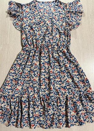 Сукня в наявності.