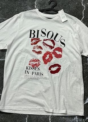 Футболка біла жіноча з поцілунками