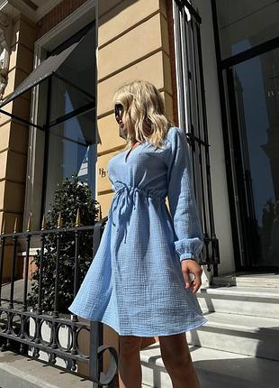 Муслінове плаття з довгими рукавами та затяжкою на талії