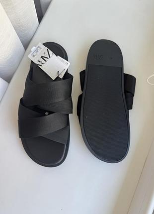 Босоніжки шльопанці