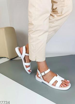 Білі шкіряні базові босоніжки