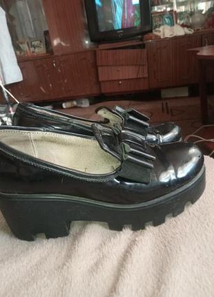 Лаковые туфли на платформе