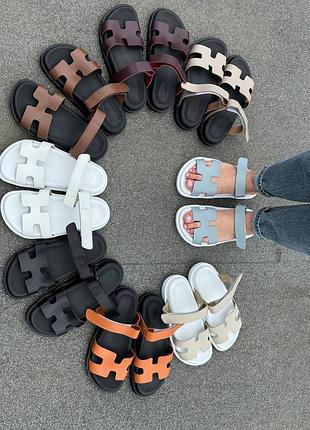 Жіночі шкіряні шльопанці в кольорах