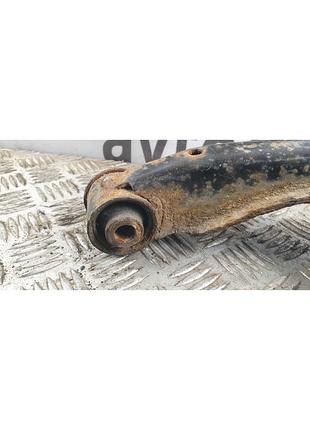 Важіль передньої підвіски верхній правий 54524eb30a nissan navara d40