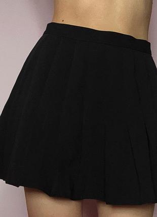 Чорна тенісна спідниця