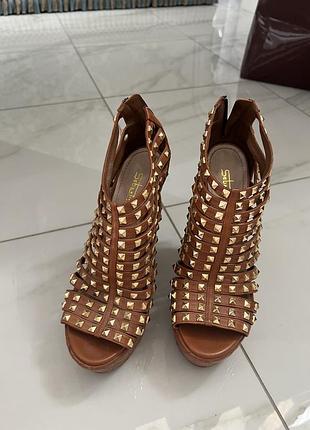 Босоніжки sebastian