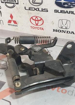 Кріплення шторки багажника праве 6490721010c0 toyota avensis t22 2.0 дизель