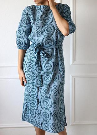 Міді сукня з вишивкою