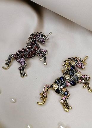 Брошка єдиноріг
