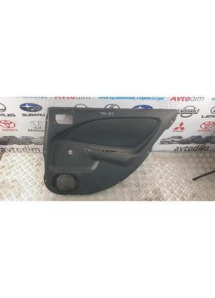 Панель обивки задних дверей правая 6701005050b2 toyota avensis t22 1.8 бензин