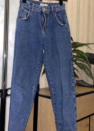 Жіночі сині джинси мом