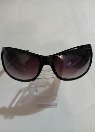 Сонцезахисні окуляри, вінтажні, вигнуті, з оправою, імпортні.