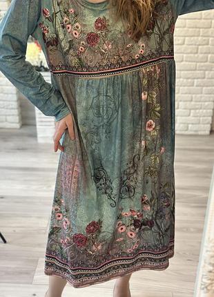 Розкішна сукня в квіти