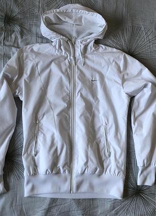 Жіноча вітровка