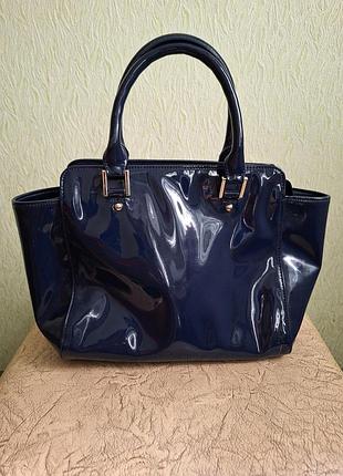 Брендовая, лаковая сумка. темно-синий шоппер. саквояж.