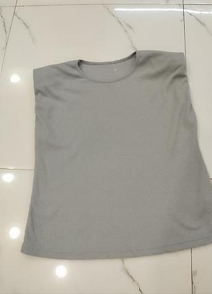 Футболка сірого кольору з
 підплічниками разм л.