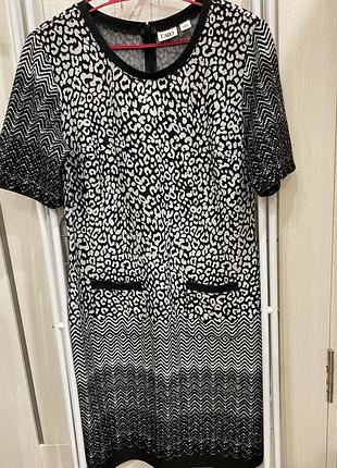 Трикотажна сукня, 83% поліестер, 18% район, 1% спандекс. молнія на спинці, розмір s