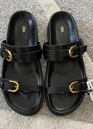 Шльопанці zara