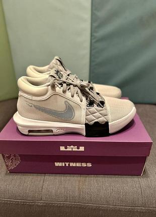 Новые оригинальные кроссовки nike