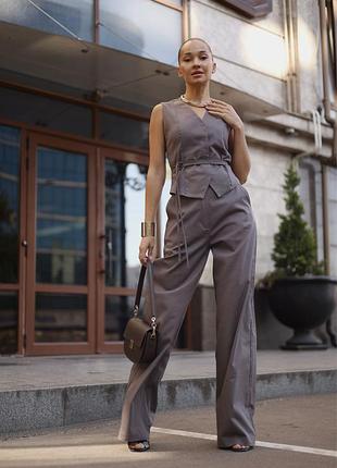 Льняной брючный костюм с жилетом