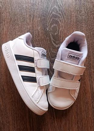 Кросівки adidas